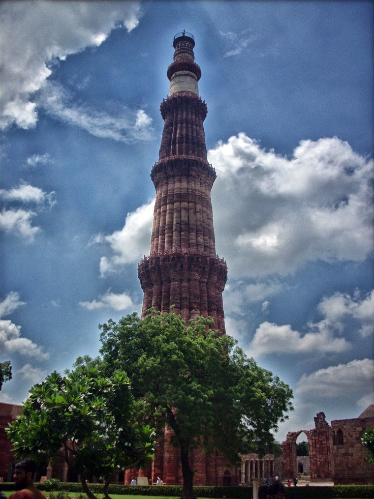 Qutb Minar or Kutb Minar (both: kÅ­`tÉ™b mÄ“`nÃ¤r), minaret near New Delhi, India. One of the earliest Muslim monuments in India, it was erected (c.1230) by Iltutmish of the Delhi Sultanate Delhi Sultanate, refers to the various Muslim dynasties that ruled in India (1210â€“1526). It was founded after Muhammad of Ghor defeated Prithvi Raj and captured Delhi in 1192.