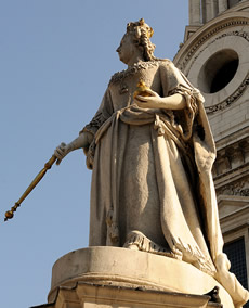 Statue of queen Anne